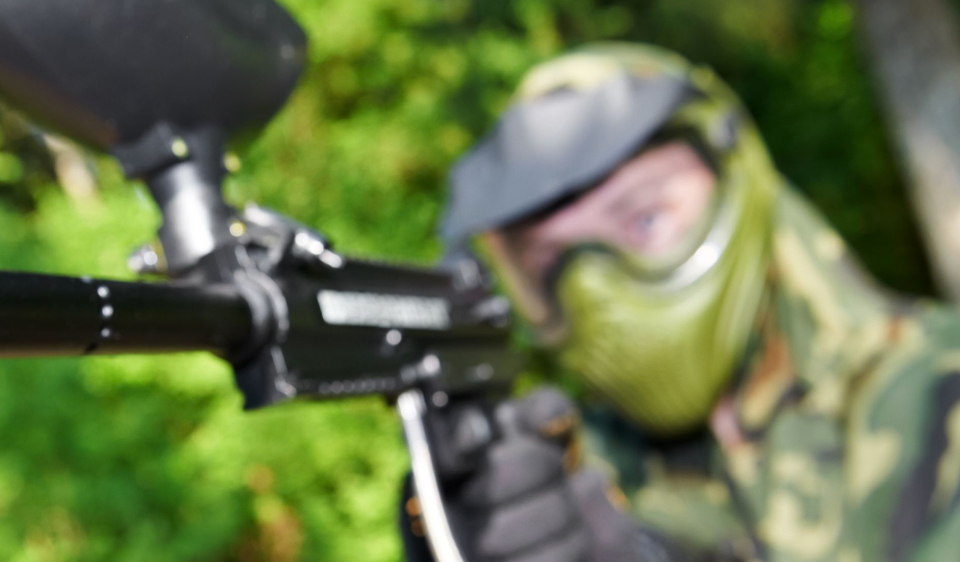 Zahrajte si s přátely či kolegy akční hru paintball!